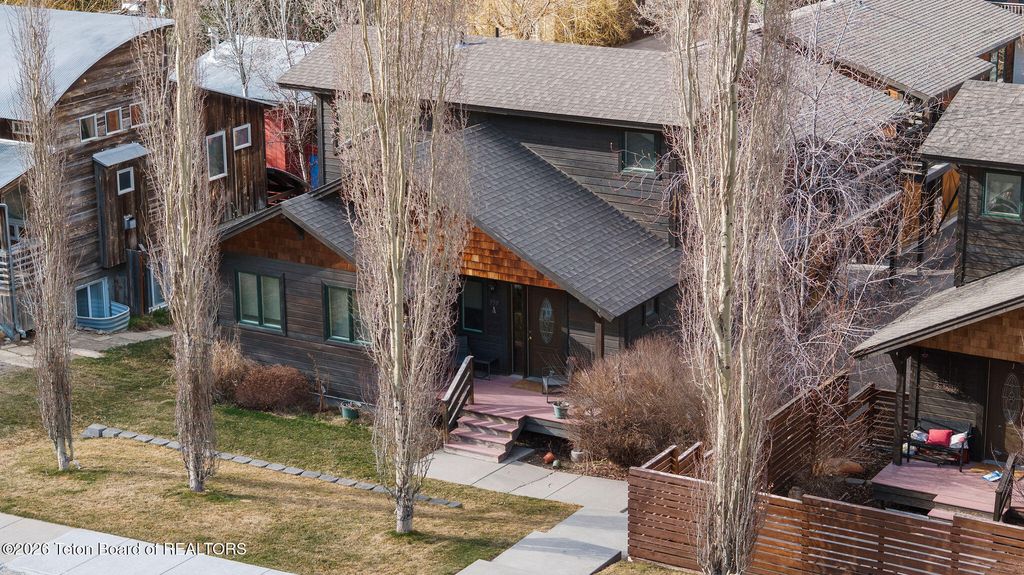 555 CACHE CREEK Drive, Jackson, WY 83001 photo 2