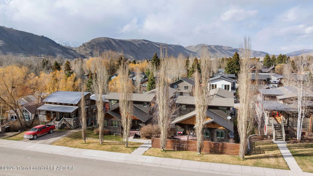 555 CACHE CREEK Drive, Jackson, WY 83001 photo 3
