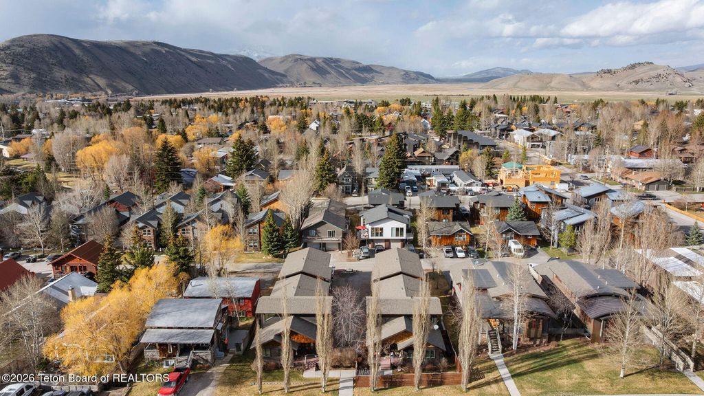 555 CACHE CREEK Drive, Jackson, WY 83001 photo 4