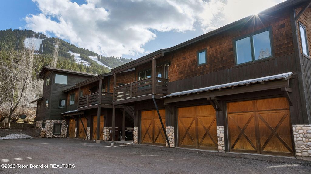 555 CACHE CREEK Drive, Jackson, WY 83001 photo 5