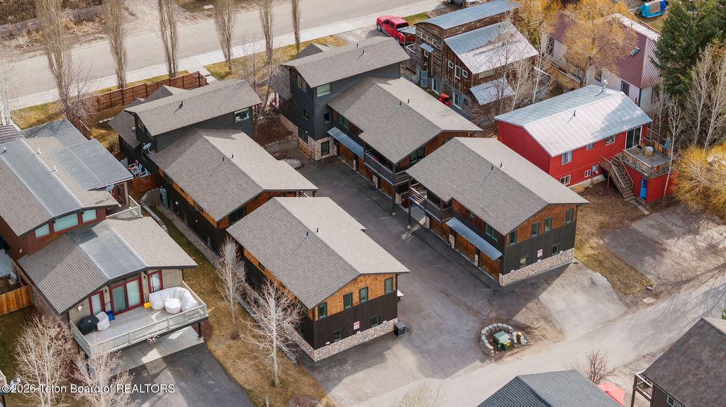 555 CACHE CREEK Drive, Jackson, WY 83001 photo 9