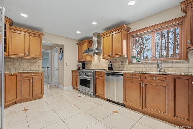 19 S Constitution, Tappan, NY 10983