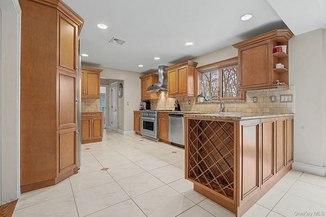 19 S Constitution, Tappan, NY 10983