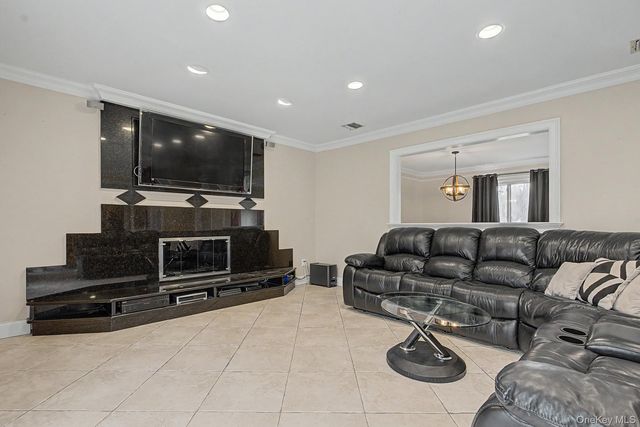 19 S Constitution, Tappan, NY 10983
