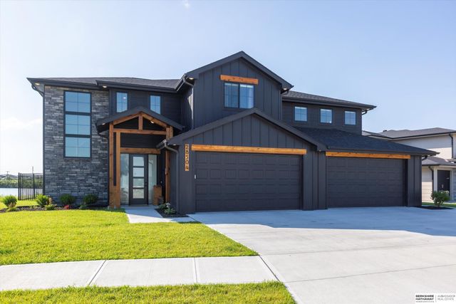 28504 Laurel Circle, Valley, NE 68064