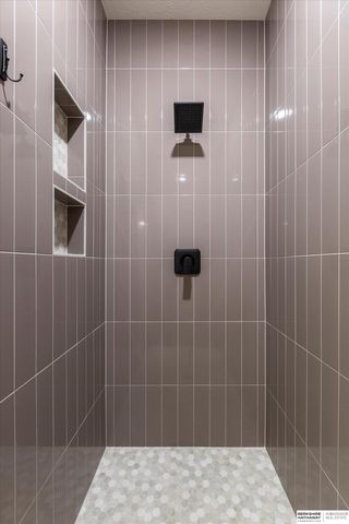 28504 Laurel Circle, Valley, NE 68064