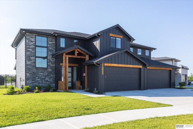 28504 Laurel Circle, Valley, NE 68064