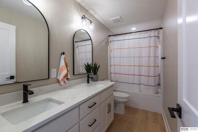 28504 Laurel Circle, Valley, NE 68064