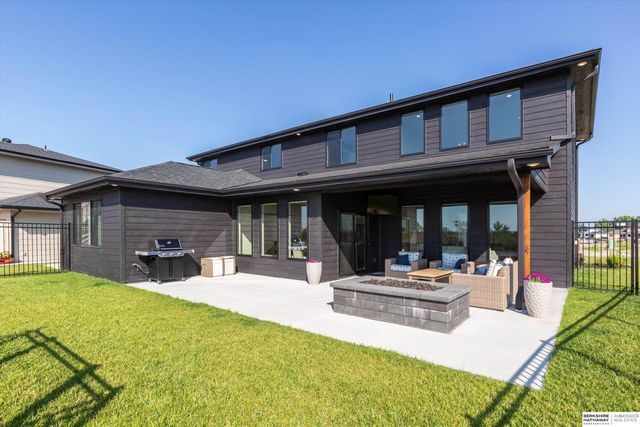 28504 Laurel Circle, Valley, NE 68064