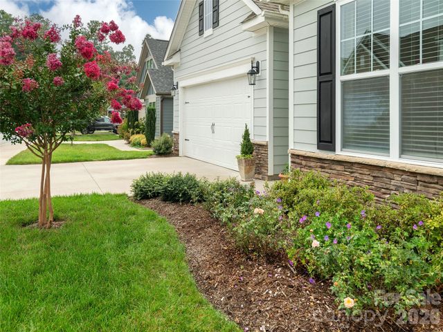 743 Summerfield Place, Flat Rock, NC 28731