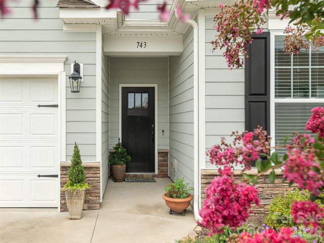 743 Summerfield Place, Flat Rock, NC 28731
