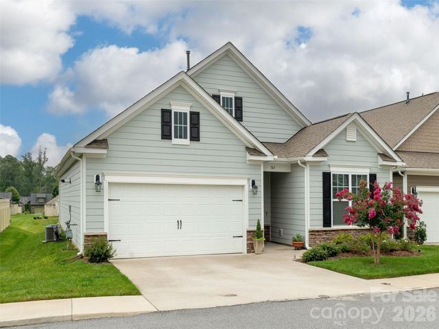 743 Summerfield Place, Flat Rock, NC 28731