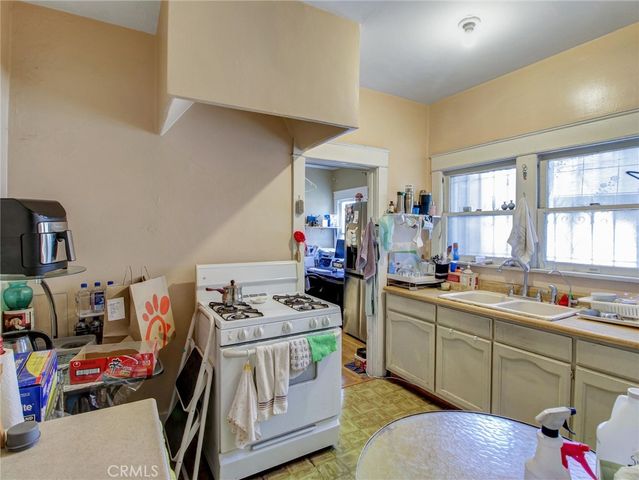 3830 S Figueroa Street, Los Angeles, CA 90037