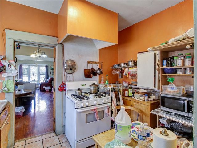 3830 S Figueroa Street, Los Angeles, CA 90037