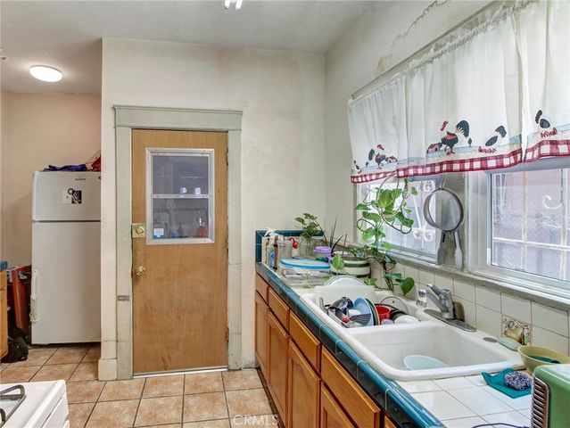 3830 S Figueroa Street, Los Angeles, CA 90037
