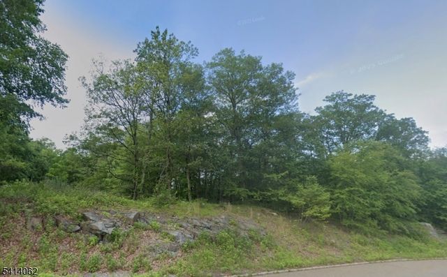 26 S Glen Rd, Kinnelon Boro, NJ 07405