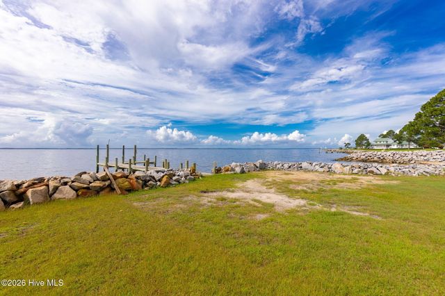 6024 Dolphin Road, Oriental, NC 28571