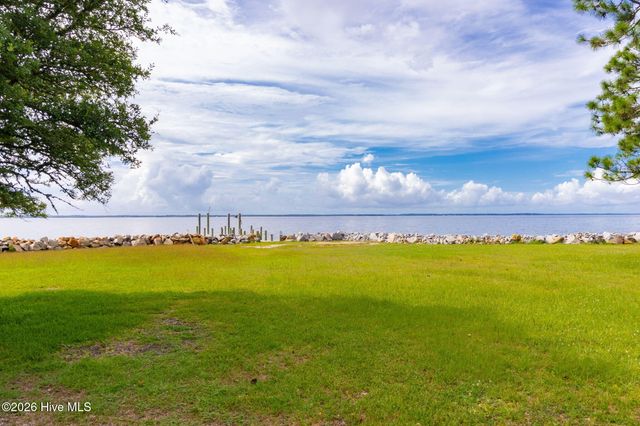 6024 Dolphin Road, Oriental, NC 28571