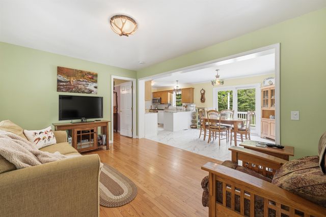 25 Dow Lane, Barnstead, NH 03225