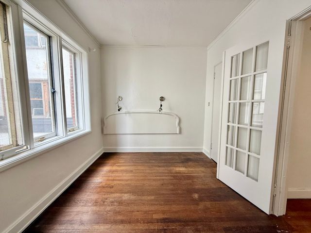 228 S Summit Street B-1, Iowa City, IA 52240