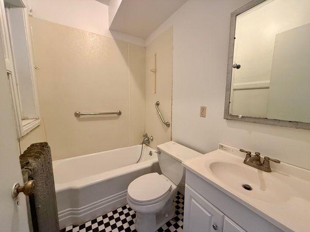 228 S Summit Street B-1, Iowa City, IA 52240