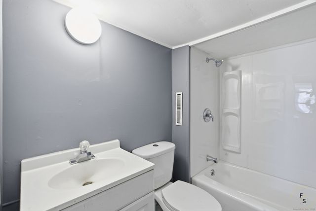 76 Skinner Street, East Hampton, CT 06424