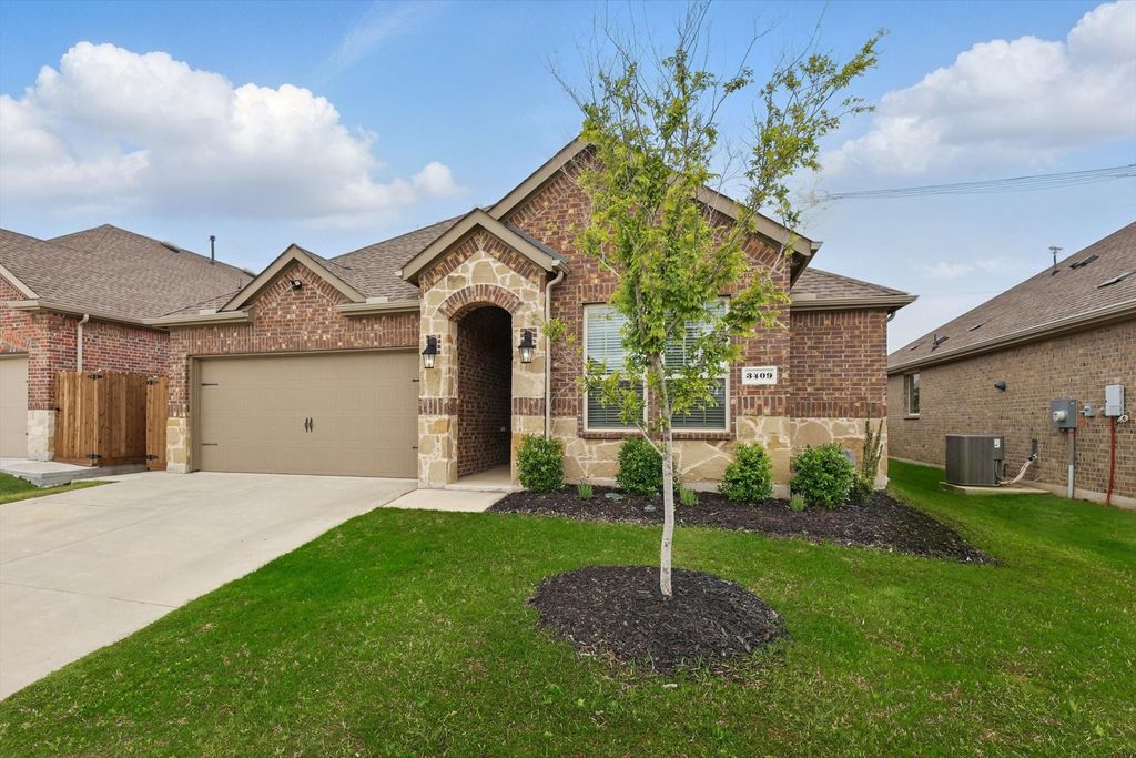 3409 Brady Starr Drive, Aubrey, TX 76227