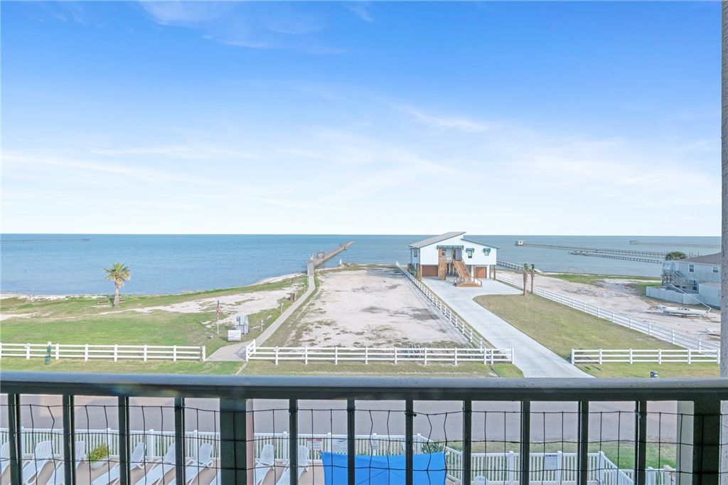 1021 S Water St 410, Rockport, TX 78382 — photo 2