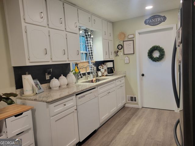 290 Highland Circle, Mcdonough, GA 30253