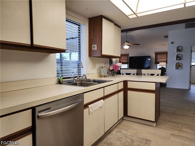 1822 SE 11th TER, Cape Coral, FL 33990