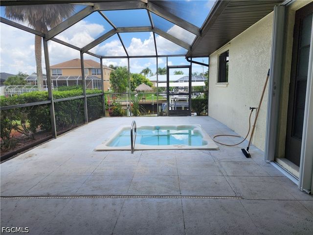 1822 SE 11th TER, Cape Coral, FL 33990