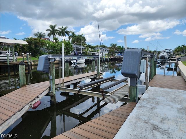 1822 SE 11th TER, Cape Coral, FL 33990