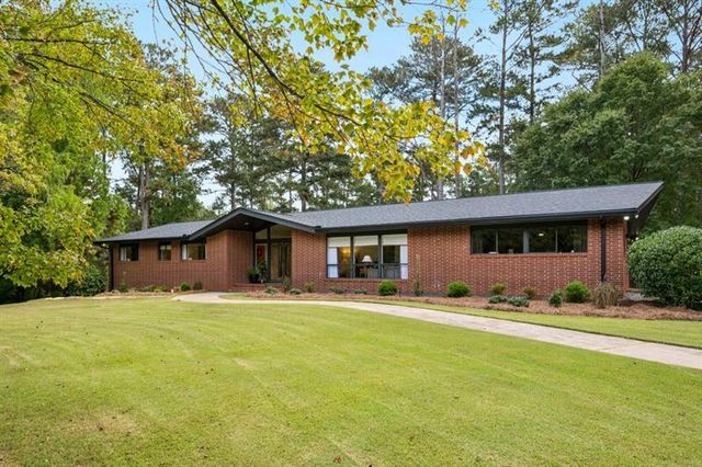 334 Luther Bailey, Senoia, GA 30276