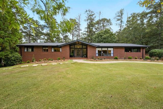 334 Luther Bailey, Senoia, GA 30276