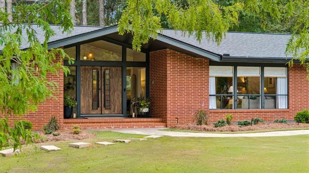334 Luther Bailey, Senoia, GA 30276