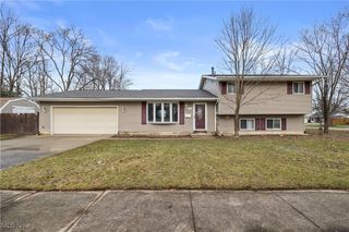 165 Meadow Drive, Elyria, OH 44035