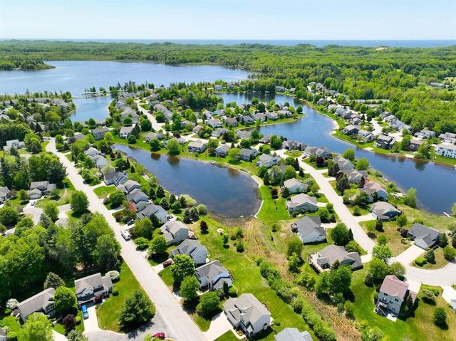 6779 Winter Creek Road, Norton Shores, MI 49444