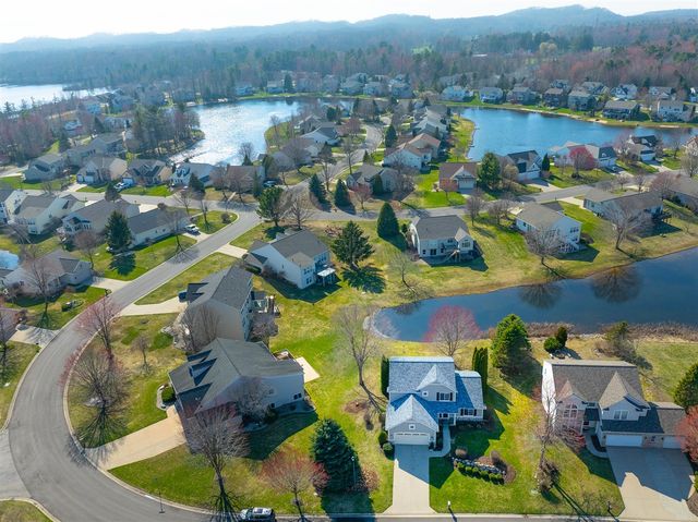 6779 Winter Creek Road, Norton Shores, MI 49444
