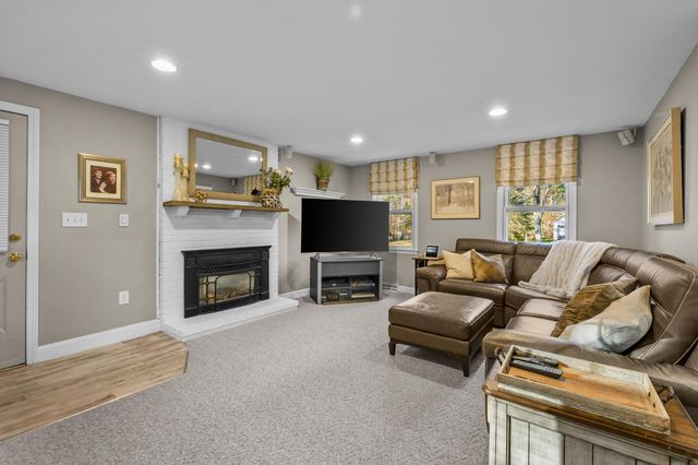 31 Hillcrest Drive, Pembroke, MA 02359