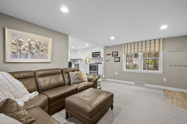 31 Hillcrest Drive, Pembroke, MA 02359