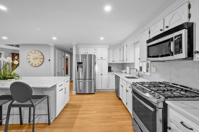 31 Hillcrest Drive, Pembroke, MA 02359