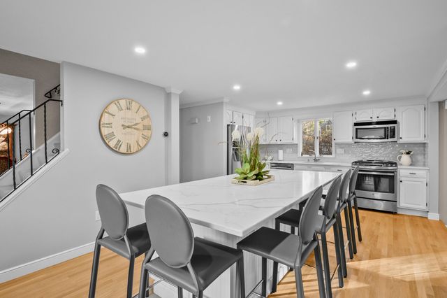 31 Hillcrest Drive, Pembroke, MA 02359