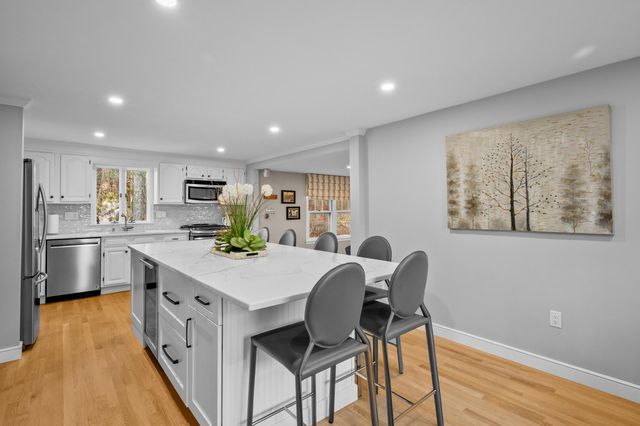 31 Hillcrest Drive, Pembroke, MA 02359