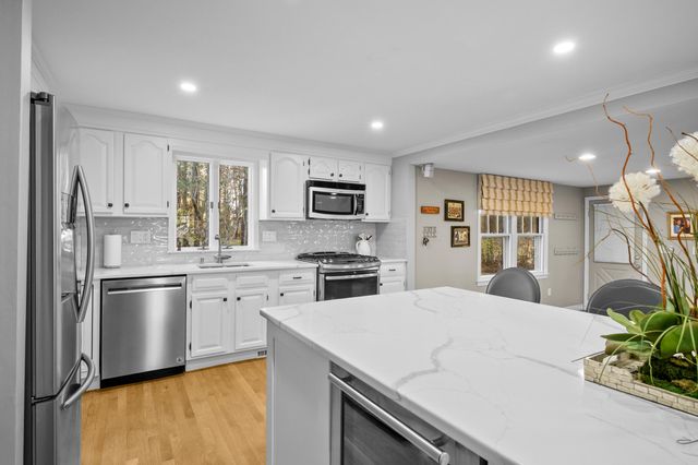 31 Hillcrest Drive, Pembroke, MA 02359