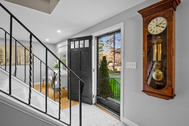 31 Hillcrest Drive, Pembroke, MA 02359