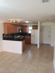 8425 NW 8th St 104, Miami, FL 33126