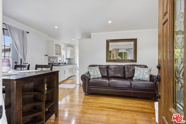 3614 2nd Avenue, La Crescenta, CA 91214