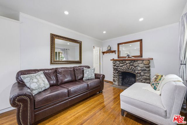 3614 2nd Avenue, La Crescenta, CA 91214