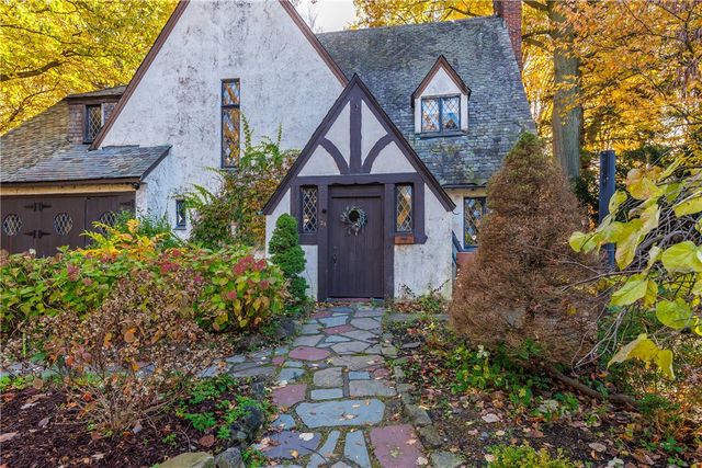 21 Hillsboro Road, Brighton, NY 14610