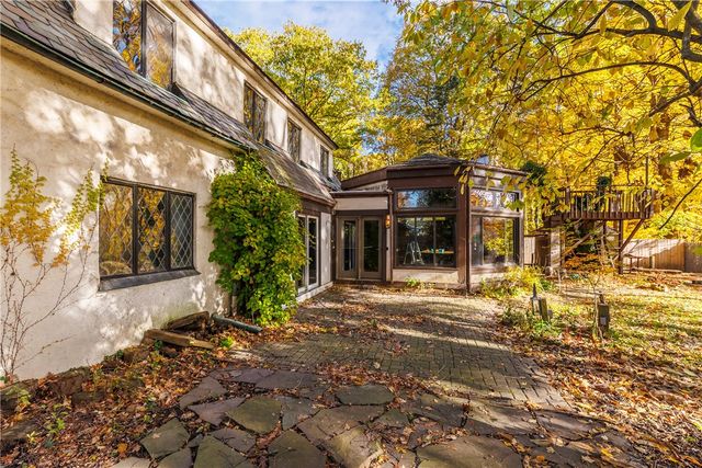 21 Hillsboro Road, Brighton, NY 14610